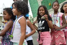 Niñas, niños y jóvenes del área de renovación urbana, se le midieron al reto y participaron de forma activa en el programa “Vértigo”.