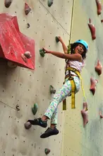 Niñas, niños y jóvenes del área de renovación urbana, se le midieron al reto y participaron de forma activa en el programa “Vértigo”.