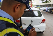 Por mal parqueo, más de 9.500 propietarios de vehículos han sido sancionados