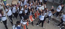 Entre pasos y voces jóvenes de las comunas 13 y 14 le apuestan a la paz y a la reconciliación