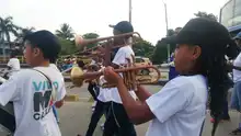Entre pasos y voces jóvenes de las comunas 13 y 14 le apuestan a la paz y a la reconciliación