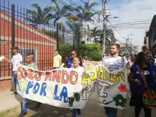 Entre pasos y voces jóvenes de las comunas 13 y 14 le apuestan a la paz y a la reconciliación