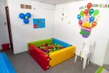 Los niños víctimas del conflicto ahora tienen un espacio lleno de magia y diversión