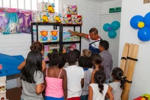 Los niños víctimas del conflicto ahora tienen un espacio lleno de magia y diversión