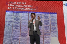 Los funcionarios tienen el poder de transformar a la sociedad a través de la creatividad. 