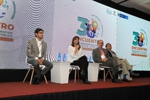 Los funcionarios tienen el poder de transformar a la sociedad a través de la creatividad. 