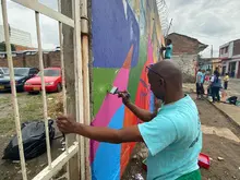 Cali ya tiene su Calle de la Alegría, la pintaron habitantes de calle en proceso de resocialización