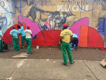 Cali ya tiene su Calle de la Alegría, la pintaron habitantes de calle en proceso de resocialización