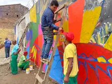 Cali ya tiene su Calle de la Alegría, la pintaron habitantes de calle en proceso de resocialización