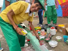 Cali ya tiene su Calle de la Alegría, la pintaron habitantes de calle en proceso de resocialización