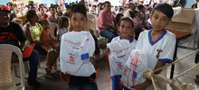 Consejo Noruego para Refugiados entrega kits escolares a estudiantes venezolanos y colombo venezolanos en Cali. 