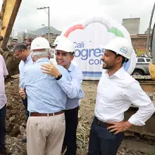 Minvivienda y alcalde Armitage ponen la primera piedra en el proyecto Epicentro de Ciudad Paraíso