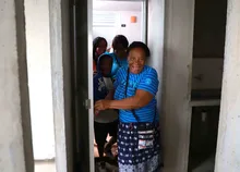 Así se vive con la renovada esperanza de una vida lejos de la guerra y en una vivienda digna