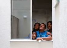 Así se vive con la renovada esperanza de una vida lejos de la guerra y en una vivienda digna