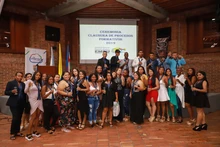 Residentes del área de renovación urbana, graduados en procesos de formación y emprendimiento