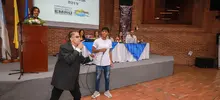 Residentes del área de renovación urbana, graduados en procesos de formación y emprendimiento