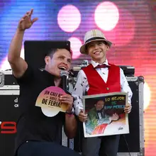 Entre juegos, cuadernos y discos de pasta, el gusto por la salsa también se hereda 