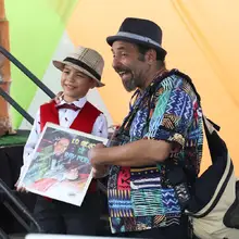Entre juegos, cuadernos y discos de pasta, el gusto por la salsa también se hereda 