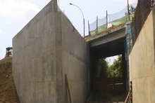 En la obra a desnivel de la autopista Simón Bolívar con carrera 100 se deben hacer adecuaciones previendo el Tren de Cercanías
