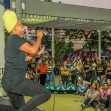 Emotivo homenaje de los artistas caleños en rechazo a la violencia