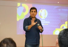 Visita Conmebol Pascual Guerrero con el Alcalde