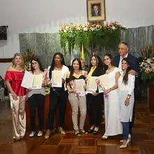 Concejo de Cali condecoró a las 10 mejores bachilleres mujeres 2019 