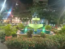 Los monumentos de Cali se visten de verde y azul por los días de San Patricio y del Agua