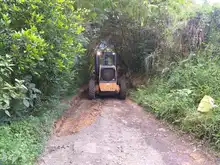 Rehabilitan vías de comunas y corregimientos al sur de la ciudad