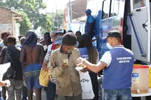 Habitantes de calle y adultos mayores reciben alimentos y kit de prevención contra el contagio de Coronavirus