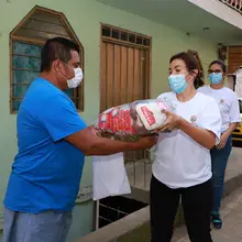 Mercados puerta a puerta llegan a población más vulnerables de Cali 