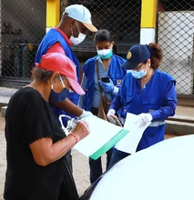 Más de 200 bonos alimentarios fueron entregados en la comuna 3