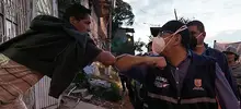 Ospina fue a entregar mercados a la comuna 18 y recibió ejemplo de solidaridad con el prójimo