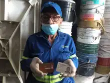 Alcaldía entrega bonos de mercado a Recicladores de Oficio