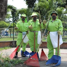 La limpieza de Cali no para. Los operarios de aseo se la juegan por la ciudad