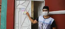 Puerta a puerta se entregaron ayudas humanitarias en San Cayetano y El Nacional
