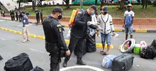 Desinfección de equipaje a migrantes venezolanos durante proceso de repatriación