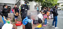 Desinfección de equipaje a migrantes venezolanos durante proceso de repatriación