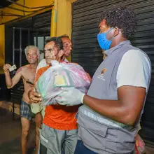 La Alcaldía de Cali le madrugó al barrio Sucre con ayudas humanitarias