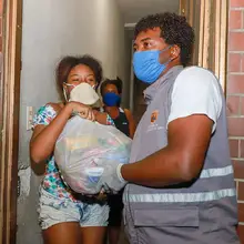 La Alcaldía de Cali le madrugó al barrio Sucre con ayudas humanitarias