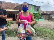 Continúa la entrega de mercados a jóvenes en situación de vulnerabilidad  