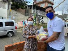 Continúa la entrega de mercados a jóvenes en situación de vulnerabilidad  