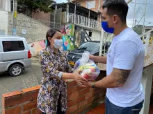 Continúa la entrega de mercados a jóvenes en situación de vulnerabilidad  