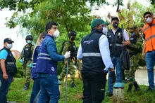 La Secretaría de Vivienda Social y Hábitat participó activamente en la jornada de limpieza y desinfección realizada hoy (19.04.2020) en el sector La Casona, oriente de la ciudad. 