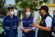 La Secretaría de Vivienda Social y Hábitat participó activamente en la jornada de limpieza y desinfección realizada hoy (19.04.2020) en el sector La Casona, oriente de la ciudad. 