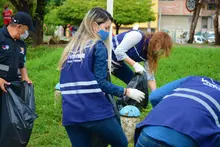 La Secretaría de Vivienda Social y Hábitat participó activamente en la jornada de limpieza y desinfección realizada hoy (19.04.2020) en el sector La Casona, oriente de la ciudad. 