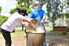 Olla comunitaria en Los Líderes y Puertas del Sol, solidaridad de caleños