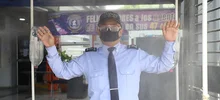 Agentes de tránsito cuentan con duchas de desinfección para antes y después su jornada laboral