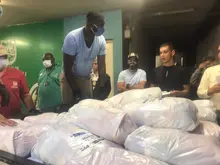 Entregan mercados a 2.350 familias vulnerables del barrio Obrero
