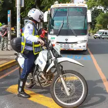 Inmovilizan bus que iba a transportar venezolanos sin autorización 