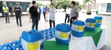 Policía Metropolitana recibió los primeros 1.400 litros de hipoclorito de sodio, de 20.000, donados para atacar la pandemia de la covid-19.